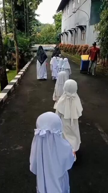 Kelompok Bermain ziarah ke makam KH Sahal Suhana, SH ( Pahlawan Pendidikan)

#pauditamkng #ppdbpaud #fypシ