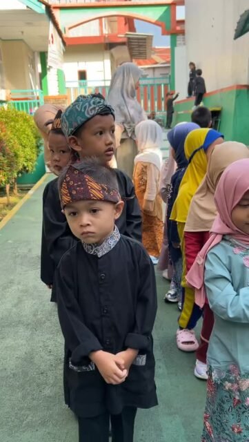 Memperingati Hari Kartini di sekolah,
Meneladani Semangat Raden Ajeng Kartini untuk terus belajar dan berkarya