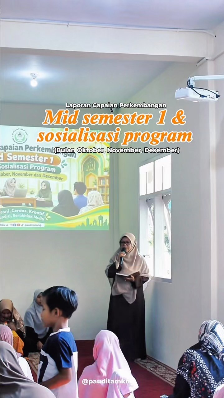 🌱 Menyampaikan Capaian, Menguatkan Kolaborasi, Menyusun Langkah Bersama 🌱

Alhamdulillah, telah dilaksanakan kegiatan Penyampaian Capaian Perkembangan Mid Semester 1 di PAUDIT AL-MULTAZAM.

Kegiatan ini menjadi momen penting untuk berbagi informasi mengenai perkembangan ananda selama proses pembelajaran, sekaligus membangun komunikasi dan sinergi antara sekolah dan orang tua dalam mendampingi tumbuh kembang anak. 🤝💚

Selain penyampaian capaian perkembangan, kegiatan juga diisi dengan sosialisasi program sekolah untuk tiga bulan ke depan, yaitu bulan Oktober, November, dan Desember. Berbagai kegiatan dan program telah disiapkan sebagai bagian dari ikhtiar bersama untuk menghadirkan pengalaman belajar yang menyenangkan, bermakna, dan sesuai dengan kebutuhan tumbuh kembang anak. ✨

Semoga melalui komunikasi dan kolaborasi yang baik antara guru dan orang tua, setiap langkah kecil ananda dapat terus mendapatkan dukungan dan pendampingan terbaik.

💚 Bersama mendampingi, bersama bertumbuh, bersama mengantarkan anak menjadi generasi yang berkarakter dan berprestasi.

📚 PAUDIT AL-MULTAZAM
🌱 Bermain, Belajar, Bertumbuh, dan Menginspirasi

#PAUDITALMULTAZAM #PAUD #PendidikanAnakUsiaDini #TumbuhKembangAnak #CapaianPerkembangan MidSemester KolaborasiSekolahDanOrangtua Parenting PendidikanAnak GenerasiBerkarakter